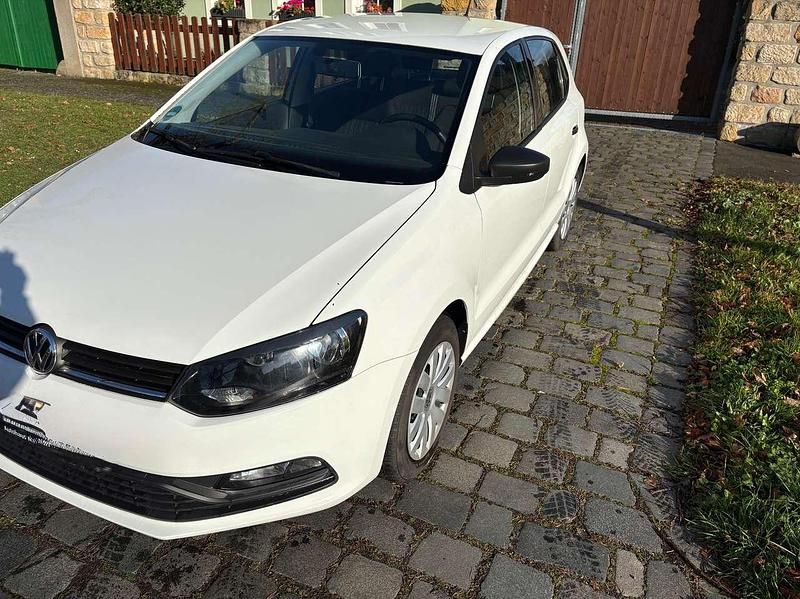 Weiß Gebraucht 2015 VW Polo Comfortline Limousine | 10.700 € (Etwas zu teuer) - Bild 1/4