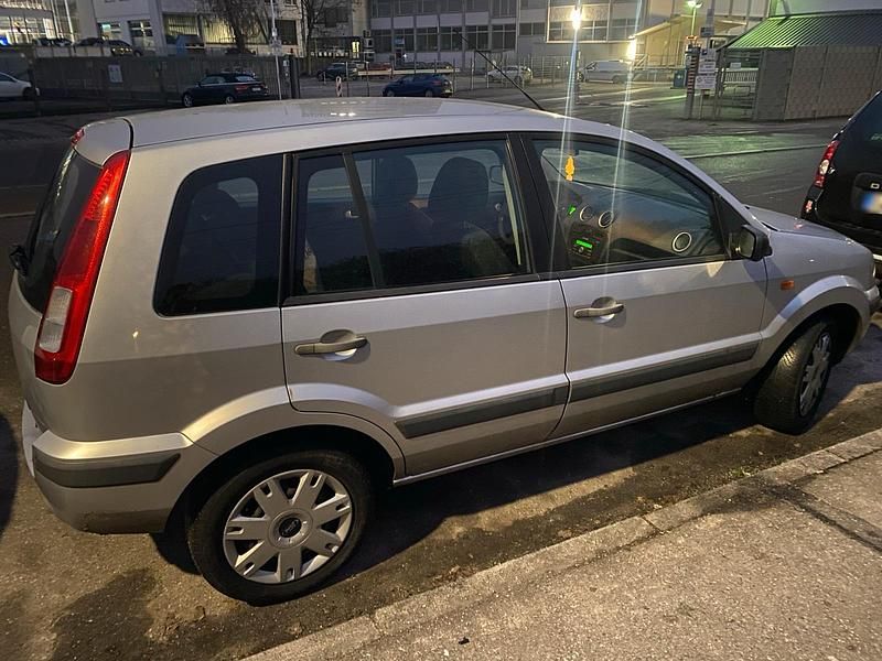 Gebraucht Ford Fusion 90 PS (66 kW) 2008 Silber Kleinwagen