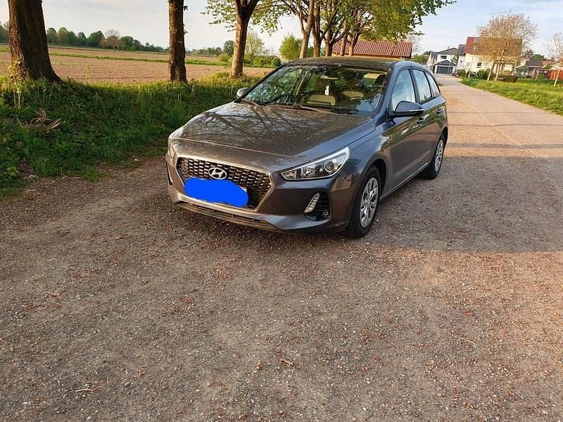 Gebraucht Hyundai i30 99 PS (72 kW) 2017 Grau Kombi