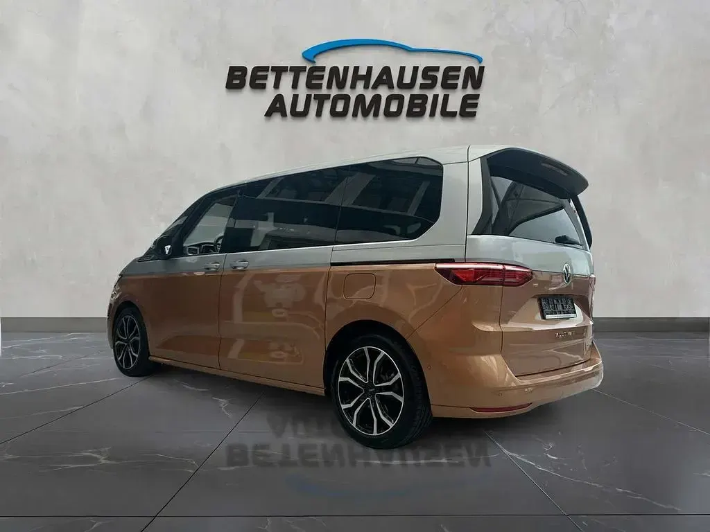 Gebraucht VW Multivan Energetic 150 PS (110 kW) 2023 Braun Van / Kleinbus