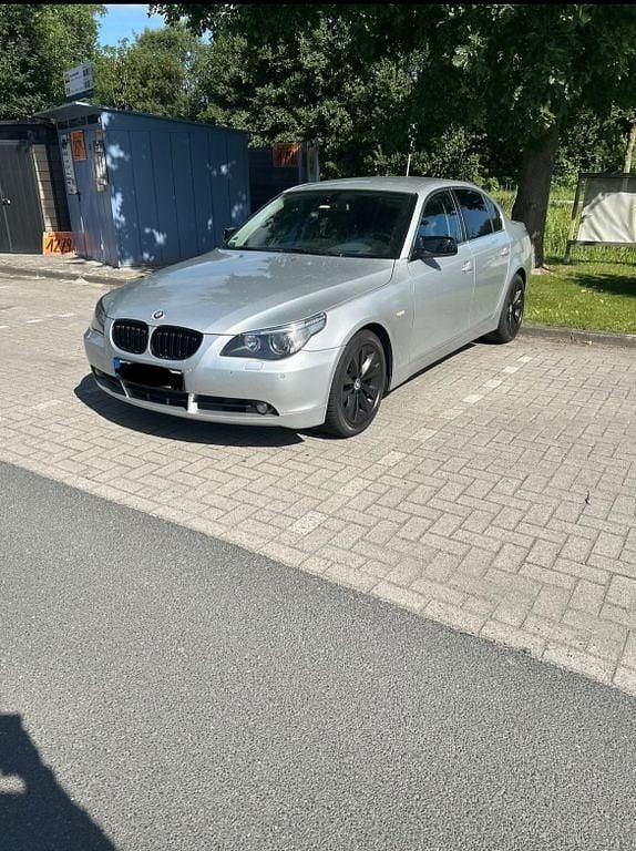 Silber Gebraucht 2005 BMW 530 Limousine | 3.800 € (Superpreis) - Bild 1/4