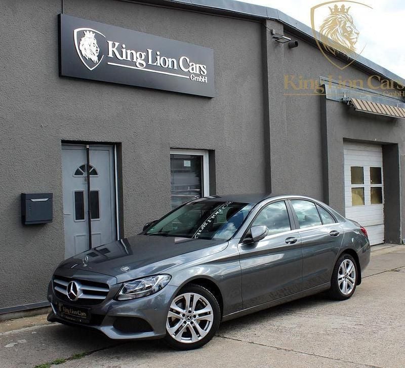 Selenitgrau lack Gebraucht 2017 Mercedes C180 Limousine | 19.480 € (Guter Preis) - Bild 1/4