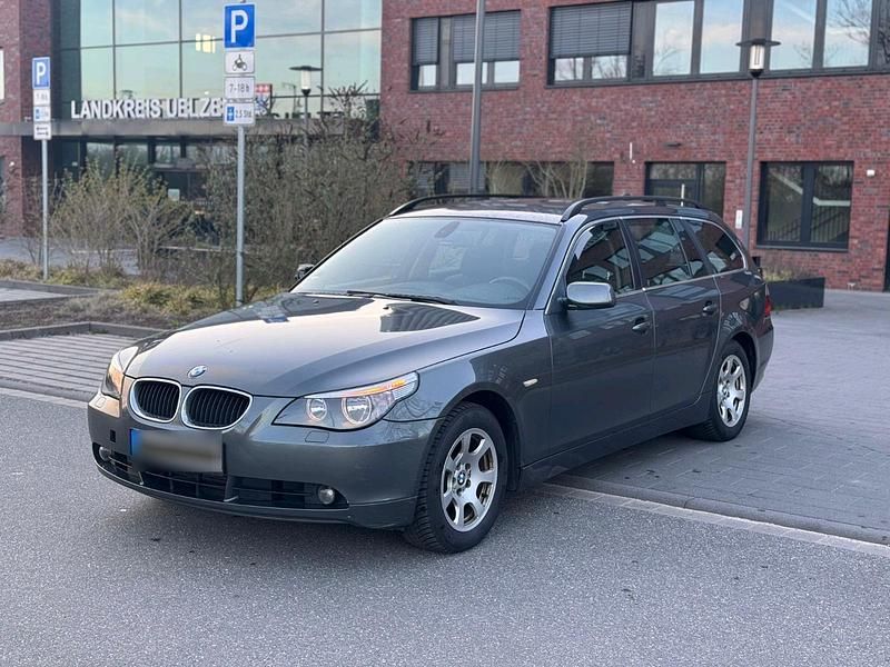 Gebraucht BMW 525 177 PS (130 kW) 2004 Grau Kombi