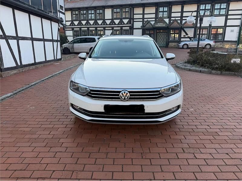 Weiß Gebraucht 2015 VW Passat Kombi | 9.990 € (Superpreis) - Bild 1/4