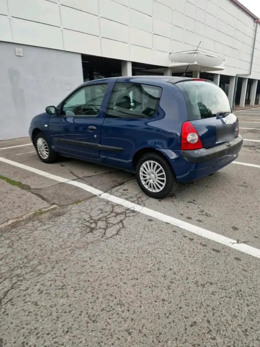 Gebraucht Renault Clio Authentique 58 PS (42 kW) 2004 Blau Kleinwagen