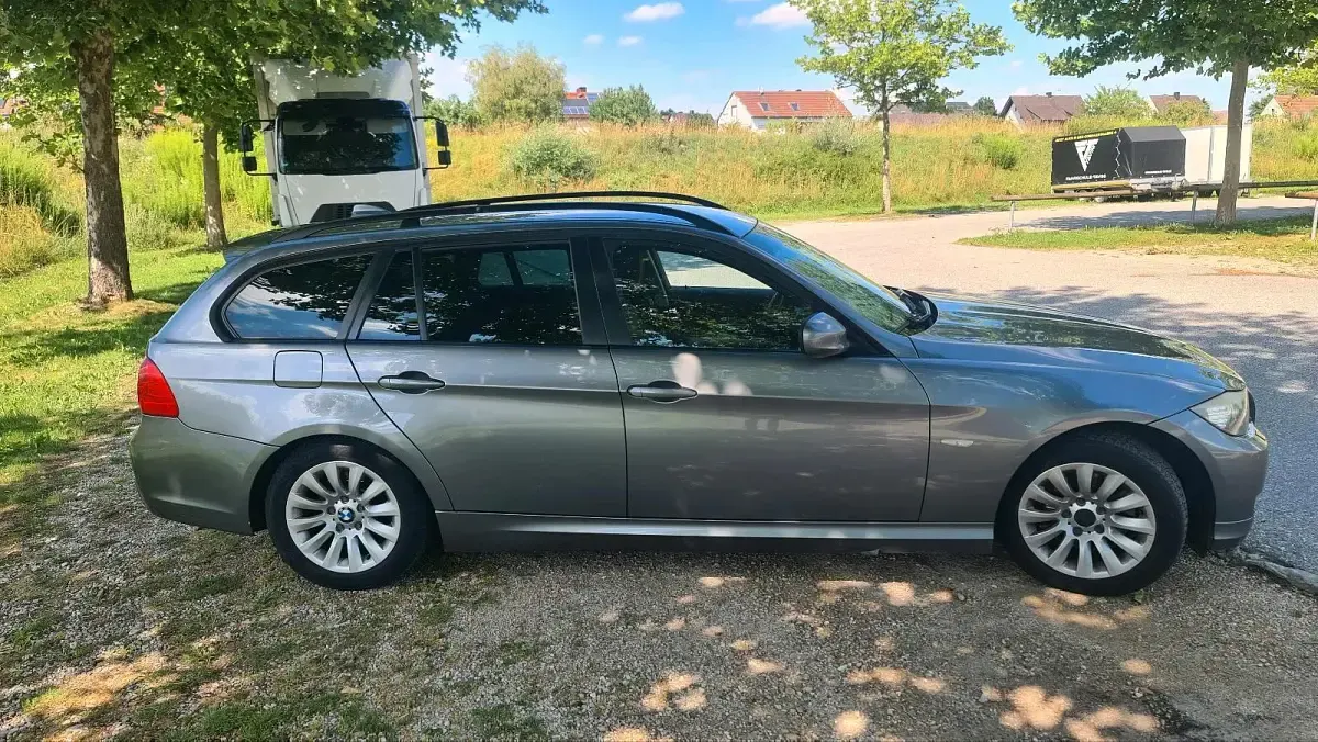 Gebraucht BMW 320 177 PS (130 kW) 2008 Grau Kombi