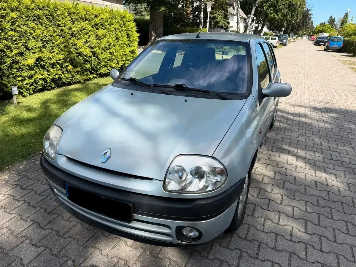Gebraucht Renault Clio Initiale Paris 98 PS (72 kW) 2001 Silber Kleinwagen