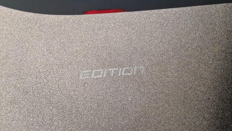 Grau Gebraucht 2023 VW Multivan Edition Van | 49.500 € (Teuer) - Bild 1/4