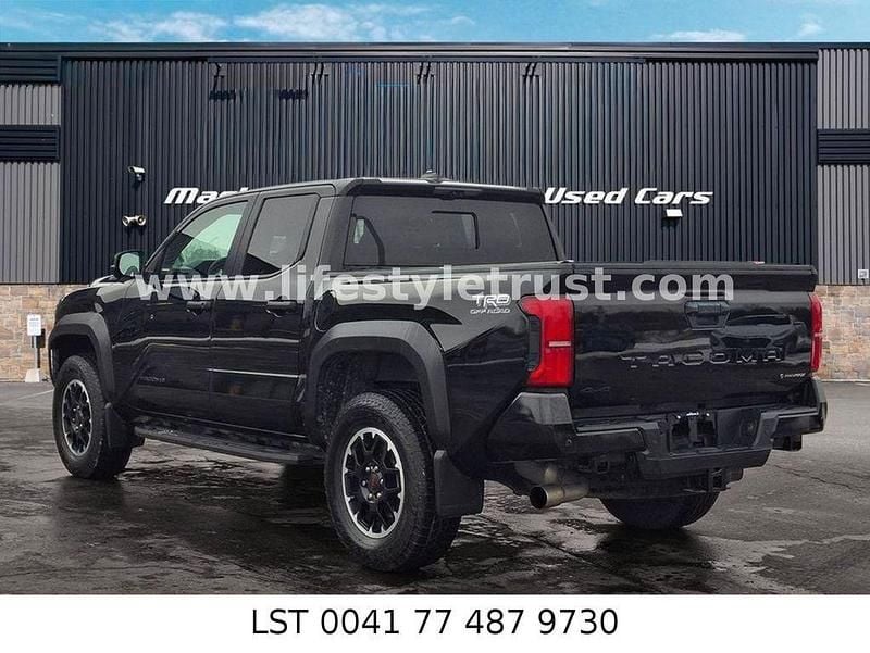Gebraucht Toyota Tacoma T1 277 PS (203 kW) 2024 Schwarz Abholung