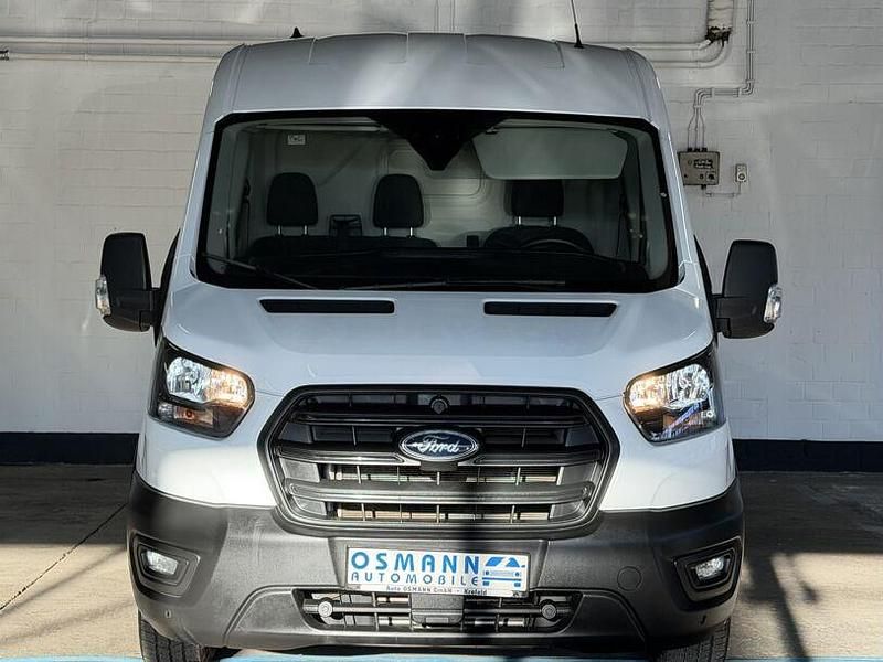 Gebraucht Ford Transit Trend 131 PS (96 kW) 2023 Weiß Limousine