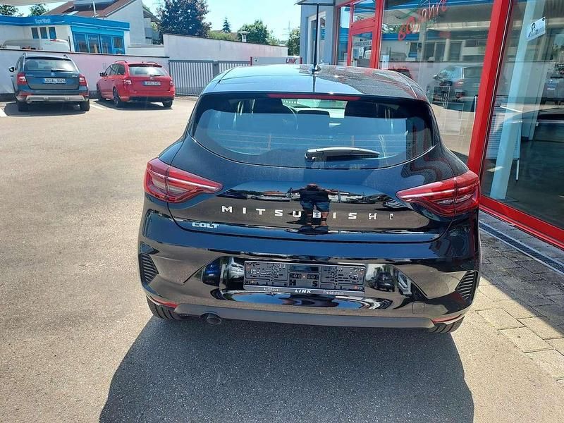 Gebraucht Mitsubishi Colt Basis 67 PS (49 kW) 2024 Schwarz Limousine