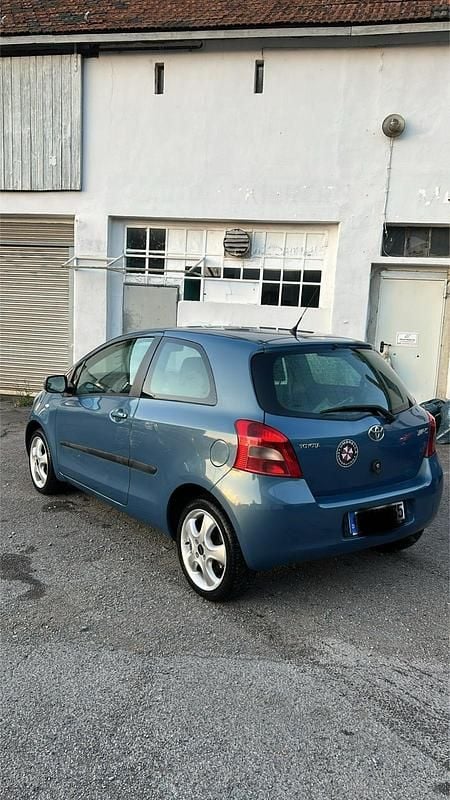 Blau Gebraucht 2006 Toyota Yaris Limousine | 1.700 € (Guter Preis) - Bild 1/4