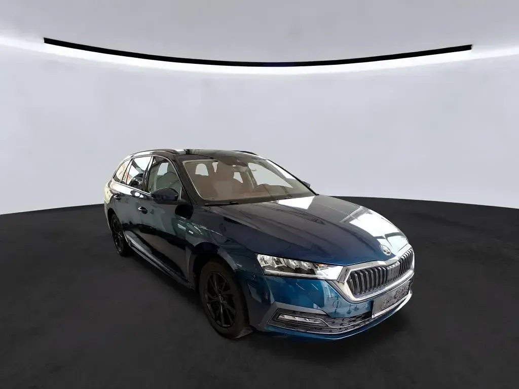Gebraucht Skoda Octavia Clever 150 PS (110 kW) 2021 Lavablau metallic Kombi