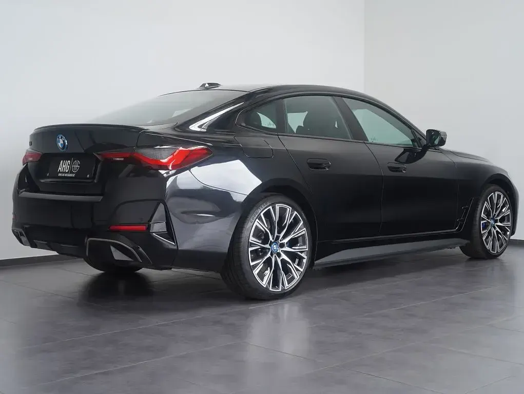 Używany BMW i4 Performance 400 kW (544 KM) 2024 Czarny Sedan/Limuzyna