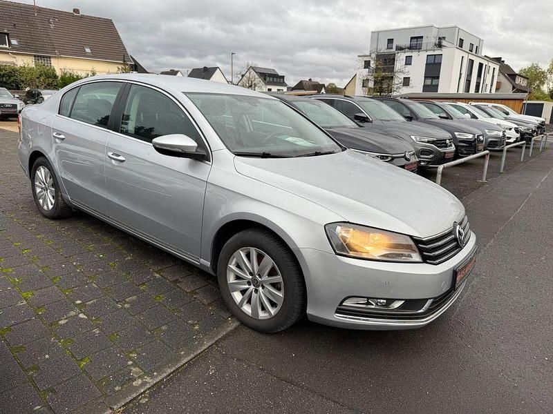 Silber Gebraucht 2014 VW Passat Comfortline Limousine | 9.999 € (Fairer Preis) - Bild 1/4