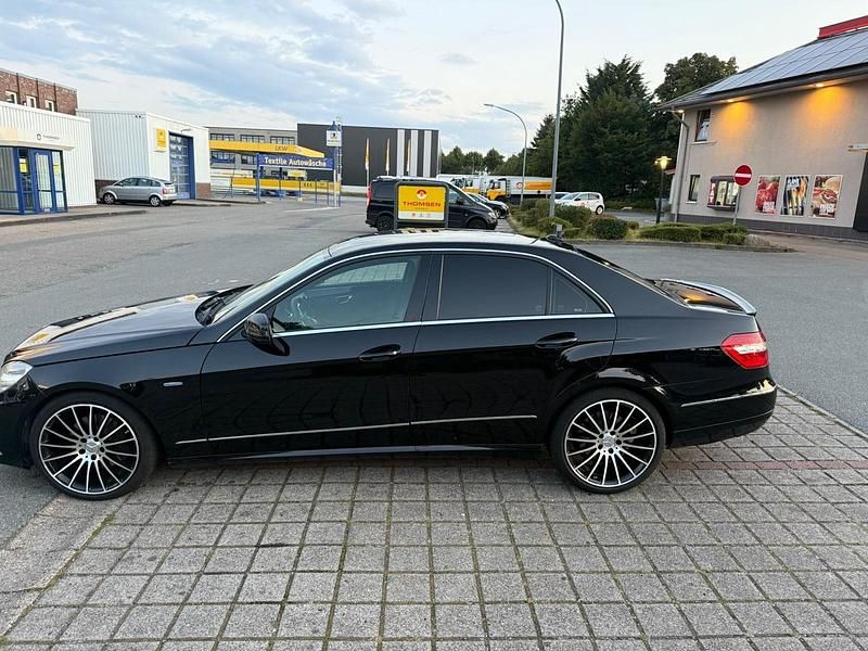 Gebraucht Mercedes E300 231 PS (169 kW) 2012 Schwarz Limousine