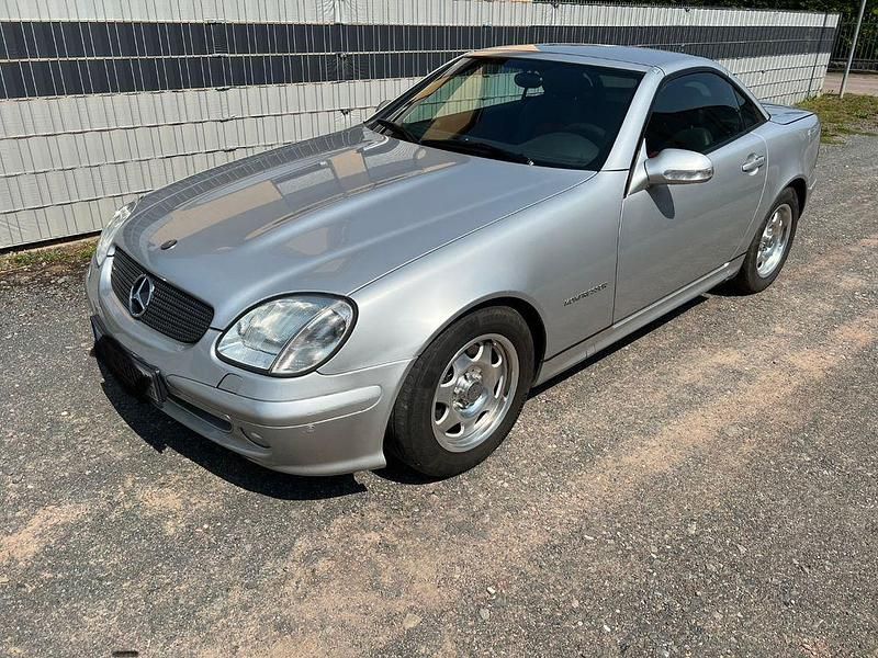 Silber Gebraucht 2001 Mercedes SLK200 Cabrio | 11.500 € - Bild 1/4