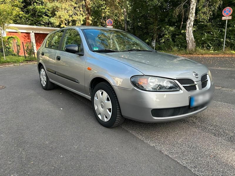 Grau Gebraucht 2004 Nissan Almera Limousine | 1.600 € - Bild 1/4