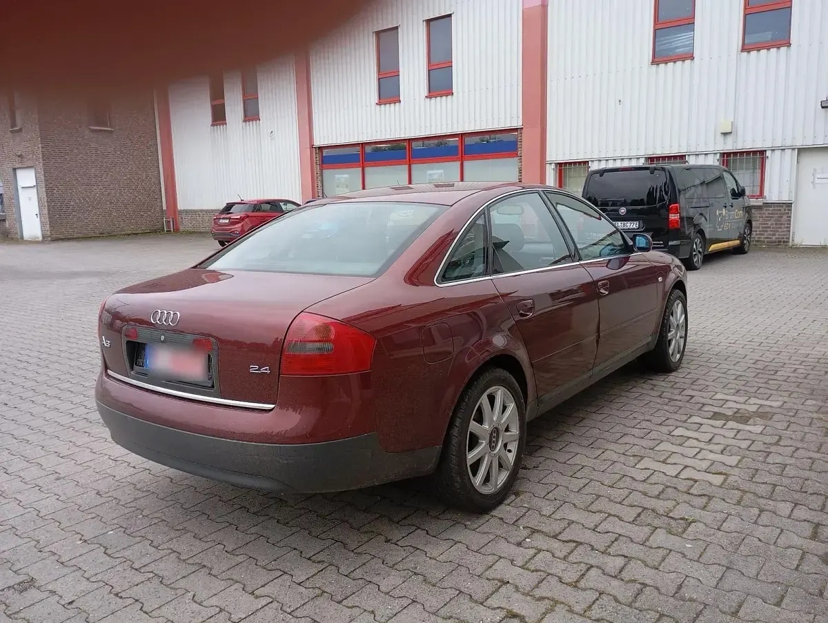 Gebraucht Audi A6 S-Line 165 PS (121 kW) 1999 Rot Limousine
