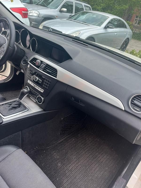 Gebraucht Mercedes C250 204 PS (150 kW) 2012 Weiß Kombi