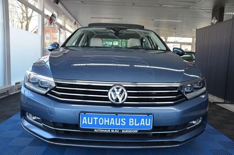 Gebraucht VW Passat Highline 179 PS (131 kW) 2016 Blau Limousine