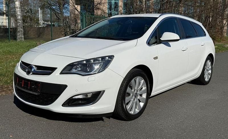 Gebraucht Opel Astra 170 PS (125 kW) 2013 Weiß Limousine