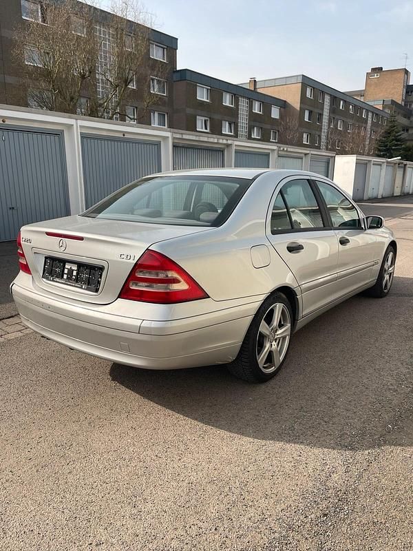 Gebraucht Mercedes C220 143 PS (105 kW) 2003 Limousine