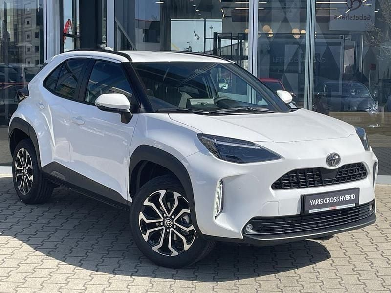 Neu Toyota Yaris Cross 131 PS (96 kW) 2026 Weiß SUV