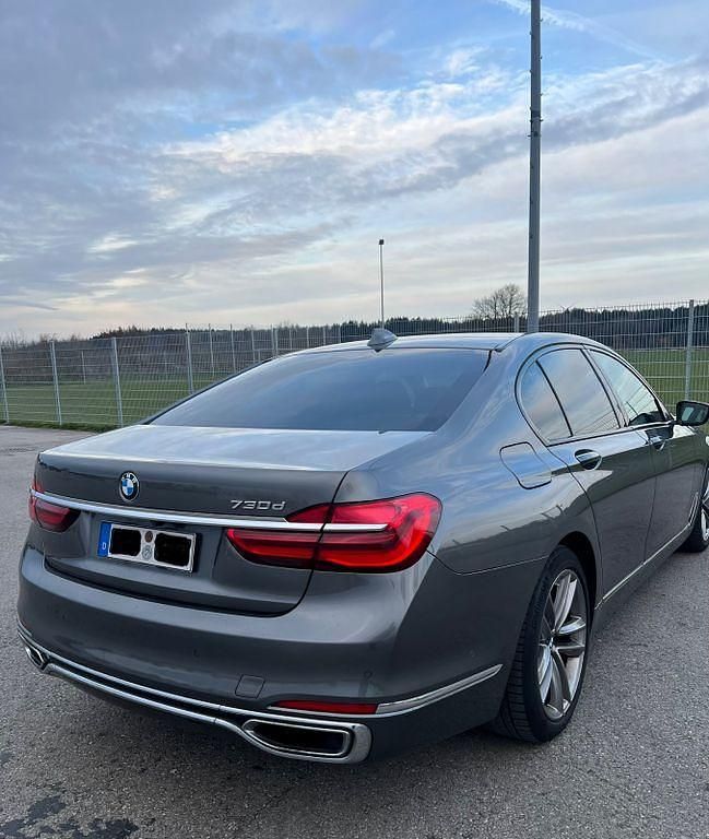 Gebraucht BMW 730 Executive 265 PS (194 kW) 2016 Grau Limousine