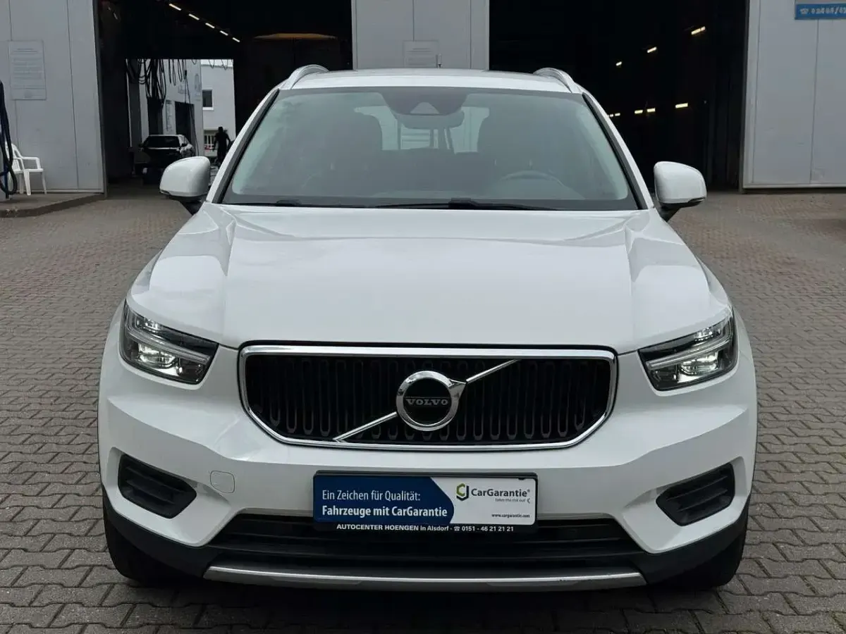 Gebraucht Volvo XC40 Momentum 163 PS (119 kW) 2021 Weiß SUV