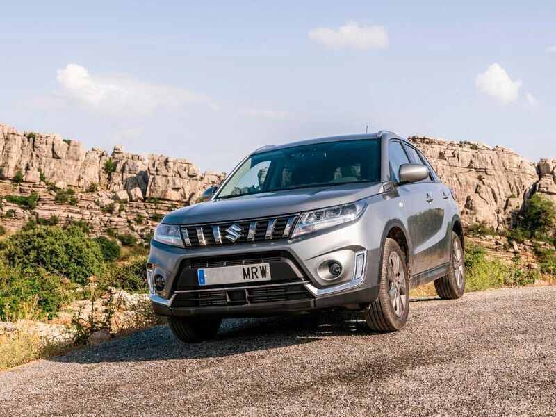 Silber Gebraucht 2024 Suzuki Vitara Comfort+ SUV | 20.900 € (Fairer Preis) - Bild 1/4