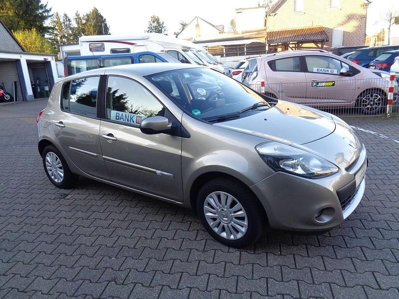 Gebraucht Renault Clio III 75 PS (55 kW) 2010 Gold Kleinwagen