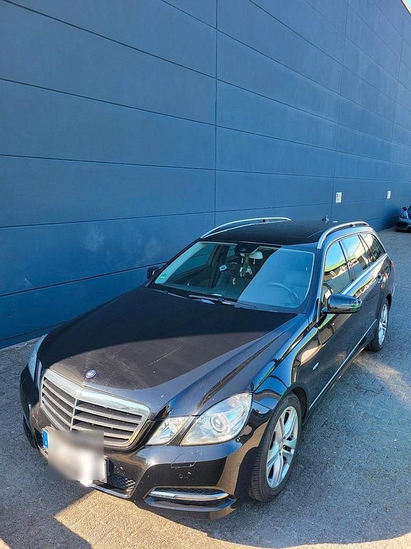 Schwarz Gebraucht 2012 Mercedes E200 Kombi | 8.500 € (Superpreis) - Bild 1/4