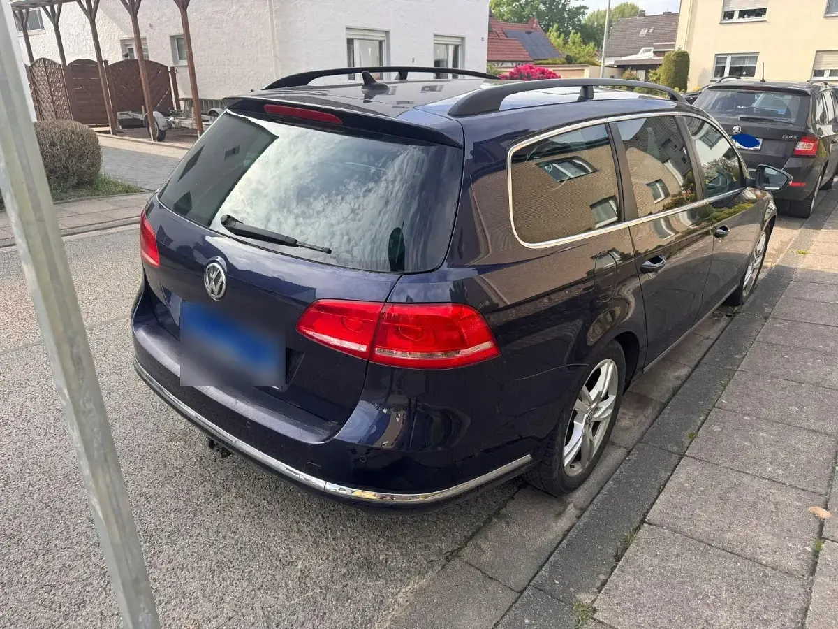 Gebraucht VW Passat 140 PS (102 kW) 2011 Blau Kombi