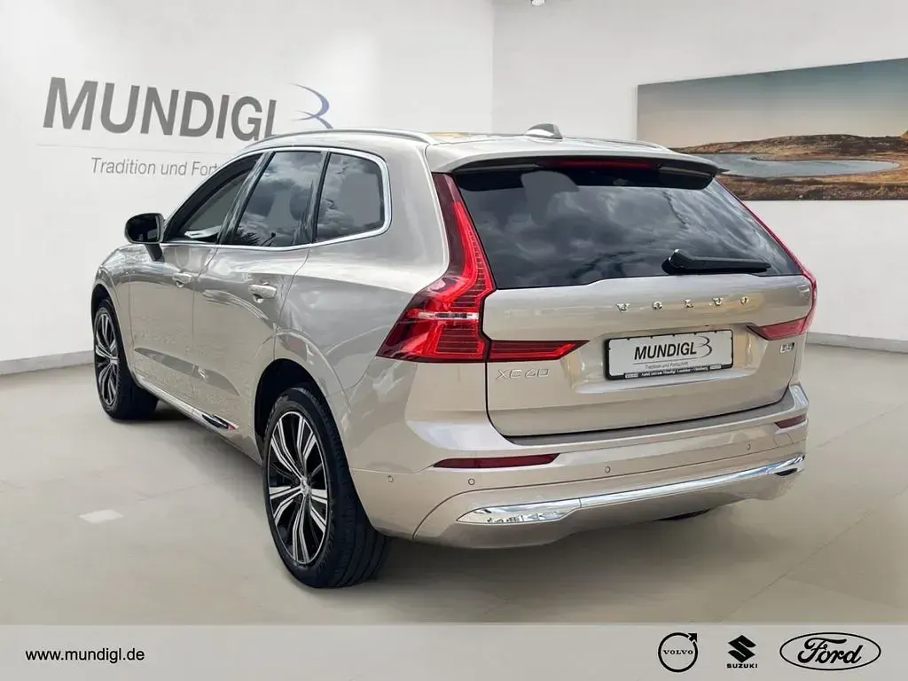 Gebraucht Volvo XC60 Ultimate 235 PS (172 kW) 2022 Bright dusk / metallic SUV