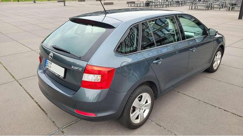 Grau Gebraucht 2017 Skoda Rapid Drive Limousine | 7.400 € (Superpreis) - Bild 1/4