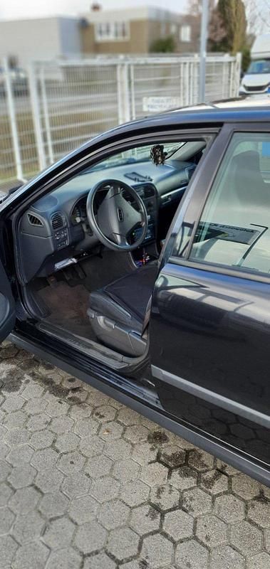 Gebraucht Volvo V40 100 PS (73 kW) 2003 Schwarz Kombi