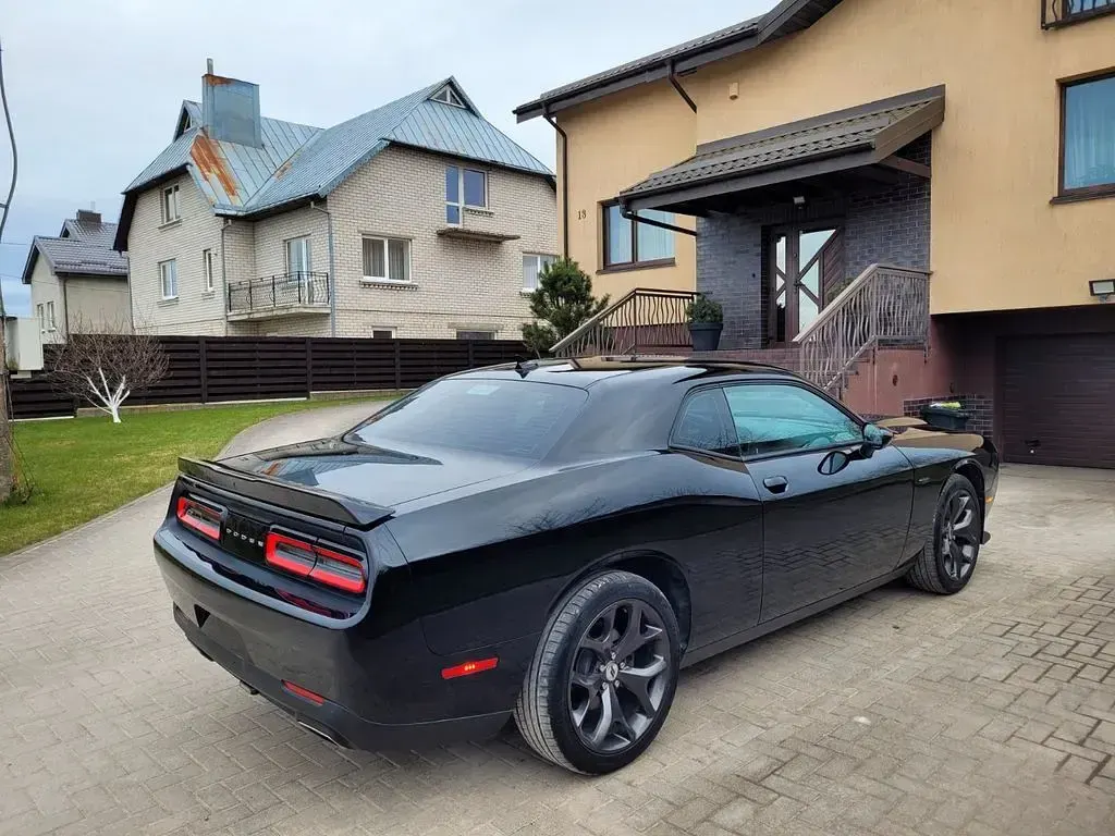 Usado Dodge Challenger 305 HP (224 kW) 2019 Preto Coupé