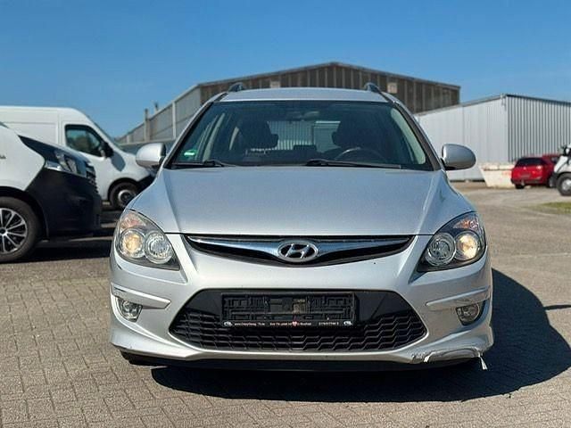 Gebraucht Hyundai i30 Classic 109 PS (80 kW) 2010 Silber Kombi