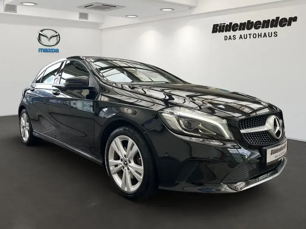 Gebraucht Mercedes A200 Urban 156 PS (114 kW) 2017 Schwarz Limousine