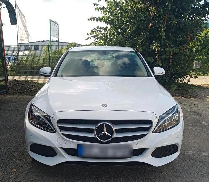 Weiß Gebraucht 2015 Mercedes C200 Avantgarde Limousine | 18.200 € (Fairer Preis) - Bild 1/4