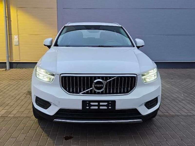 Weiß Gebraucht 2021 Volvo XC40 Inscription SUV | 25.300 € (Fairer Preis) - Bild 1/4