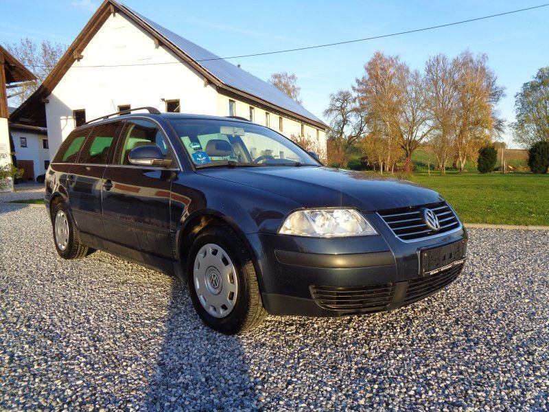 Blau Gebraucht 2004 VW Passat Kombi | 699 € (Superpreis) - Bild 1/4