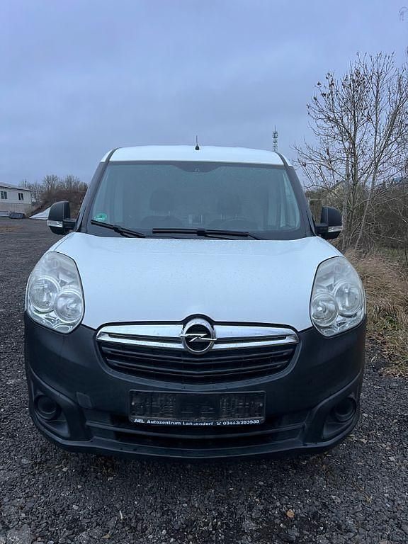 Gebraucht Opel Combo Selection 120 PS (88 kW) 2012 Weiß Van / Kleinbus