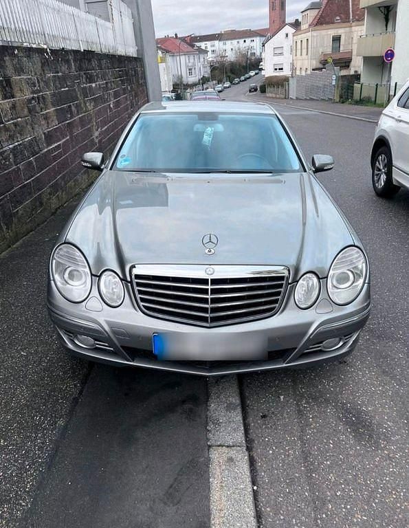 Silber Gebraucht 2009 Mercedes E300 Avantgarde Limousine | 7.900 € (Fairer Preis) - Bild 1/4