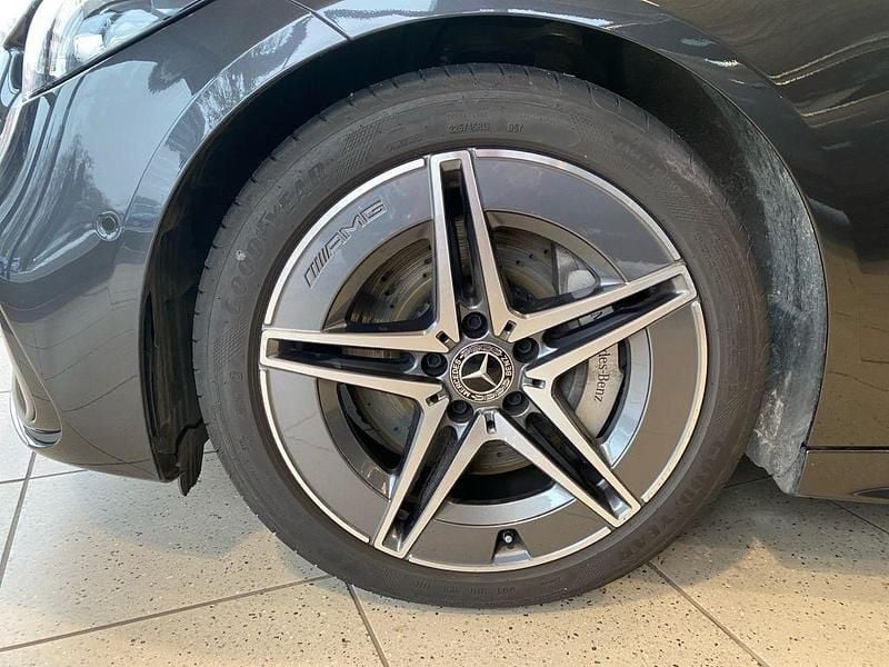 Gebraucht Mercedes C300 265 PS (194 kW) 2025 Grau Limousine