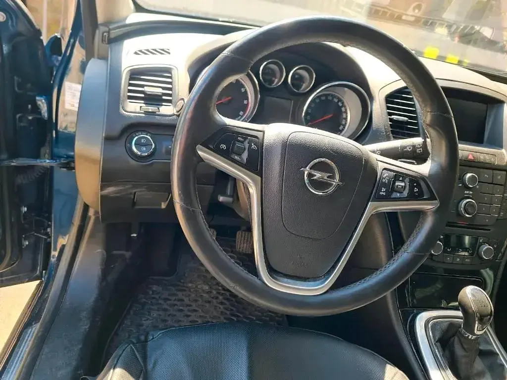 Gebraucht Opel Insignia 140 PS (102 kW) 2013 Blau Kombi