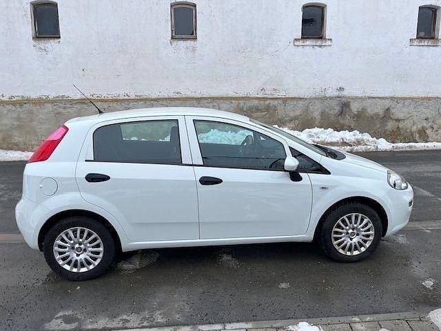 Gebraucht Fiat Punto 69 PS (50 kW) 2016 Weiß Kleinwagen