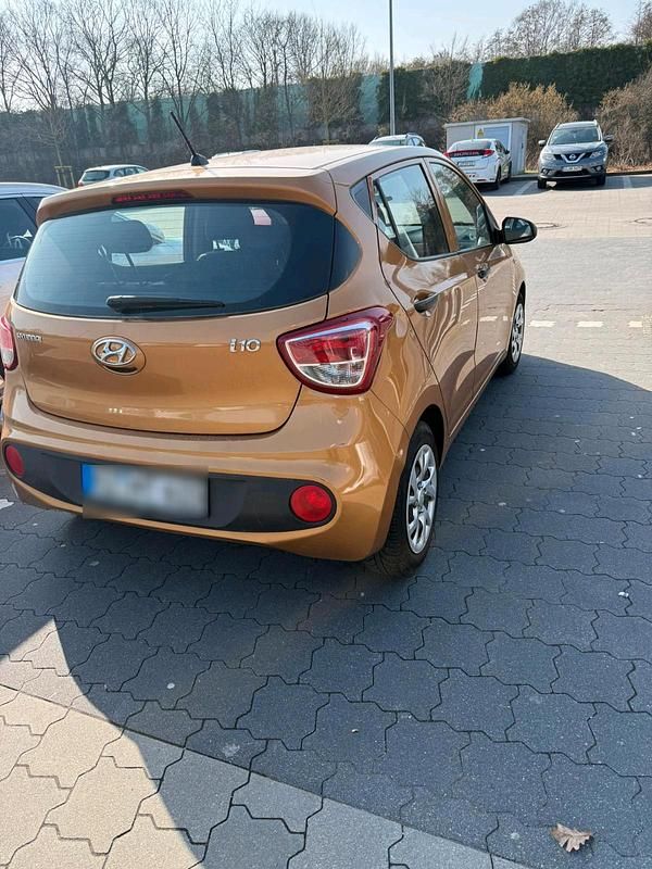 Gebraucht Hyundai i10 67 PS (49 kW) 2017 Orange Kleinwagen