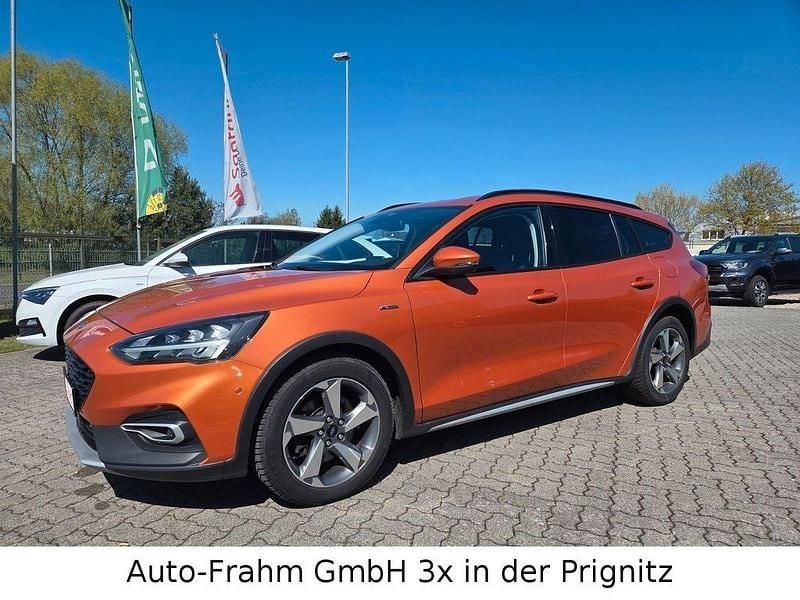 Używany Ford Focus Active 150 KM (110 kW) 2019 Pomarańczowy Sedan/Limuzyna